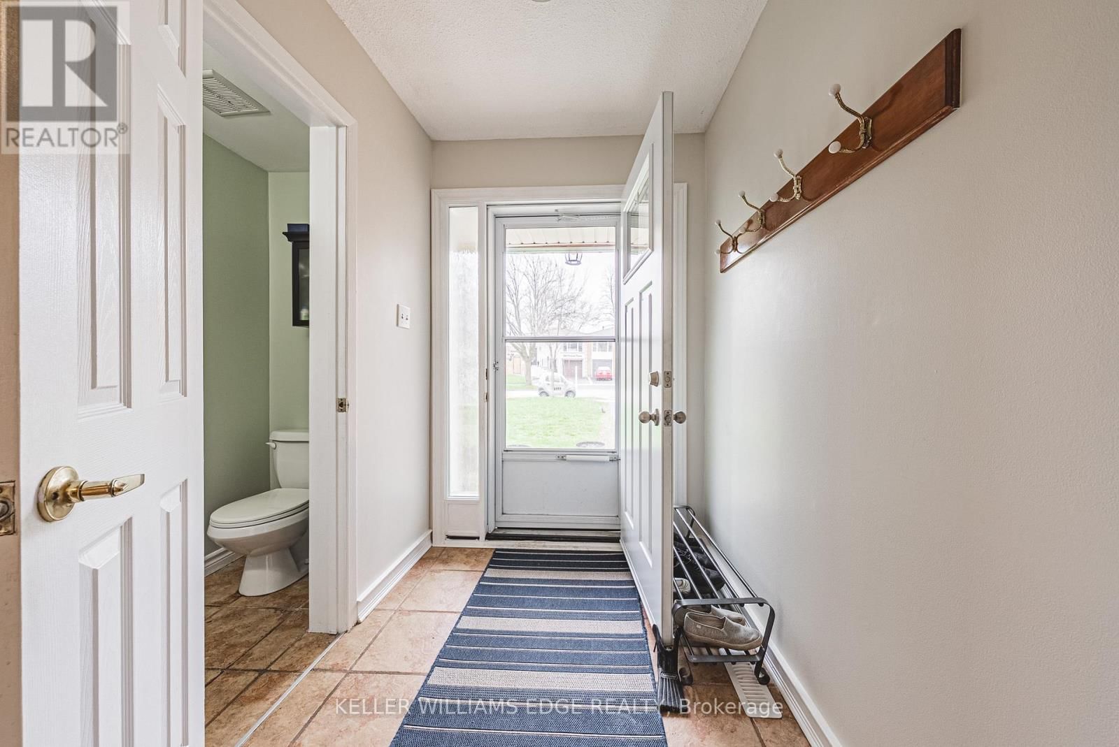 60 - 1576 NEWLANDS CRESCENT Image 4