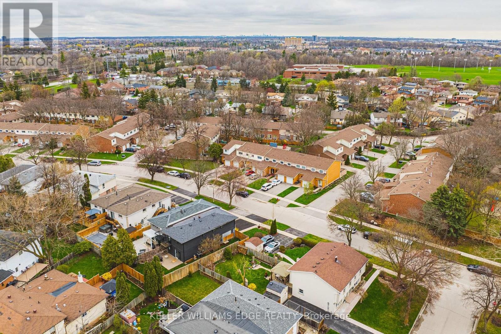 60 - 1576 NEWLANDS CRESCENT Image 40