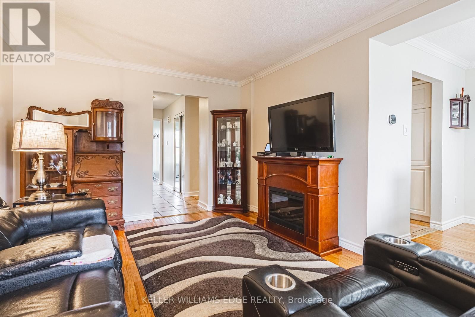 60 - 1576 NEWLANDS CRESCENT Image 8