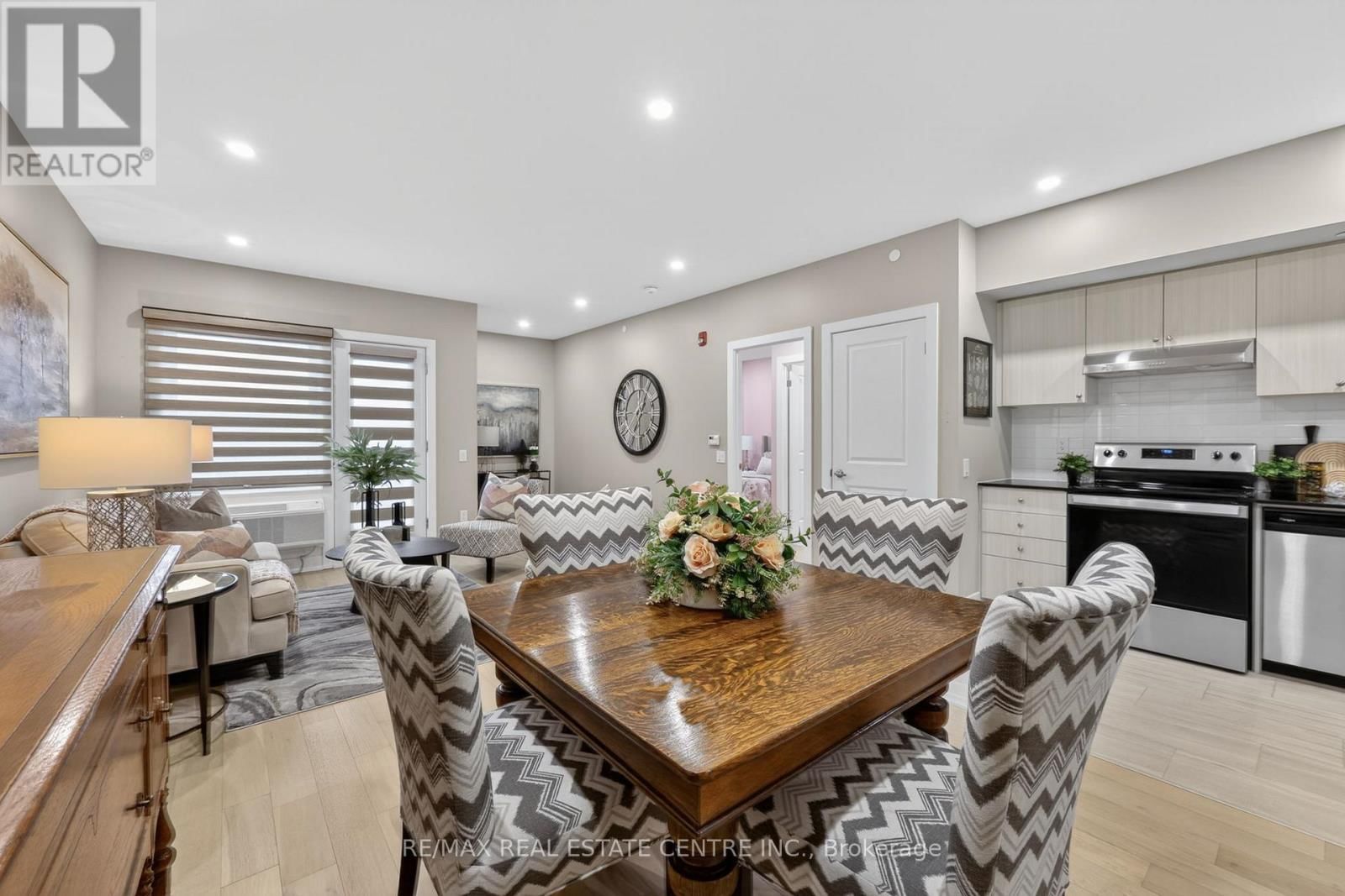 211 - 310 BROADWAY AVENUE Image 13