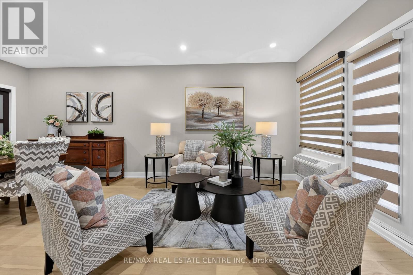 211 - 310 BROADWAY AVENUE Image 16