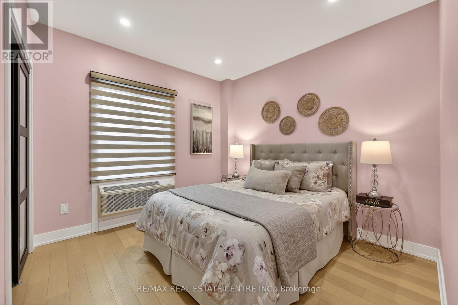 211 - 310 BROADWAY AVENUE Image 19