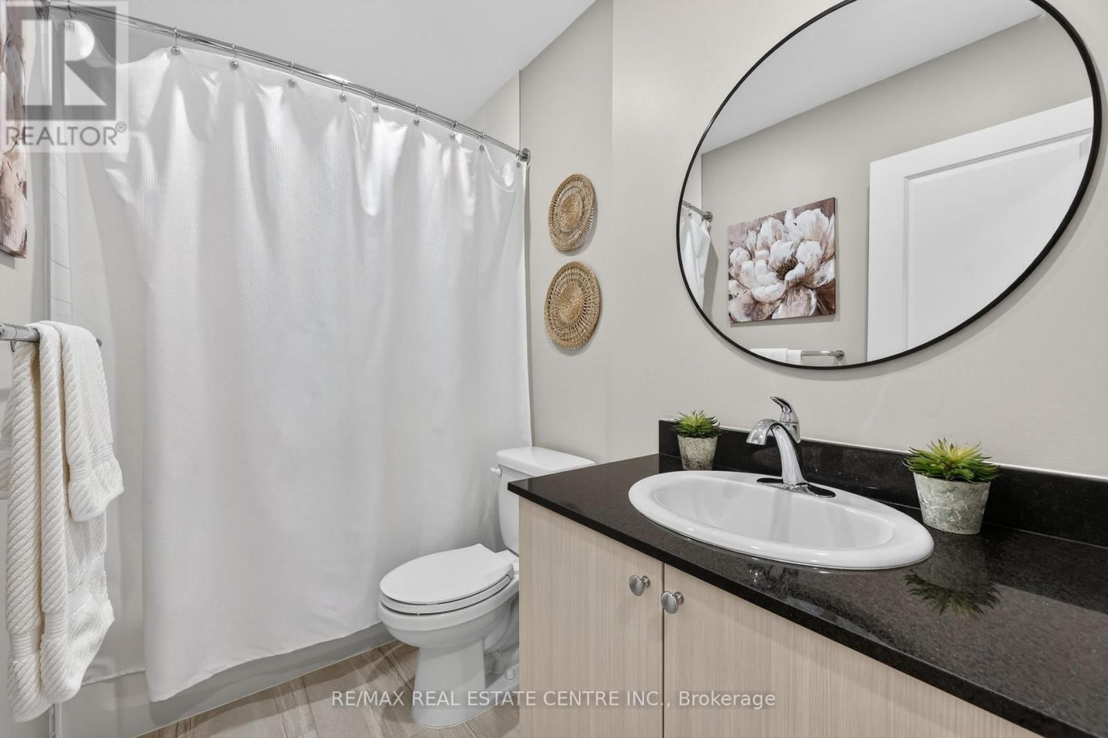 211 - 310 BROADWAY AVENUE Image 21