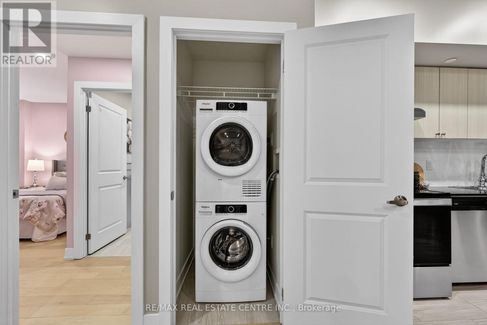 211 - 310 BROADWAY AVENUE Image 22