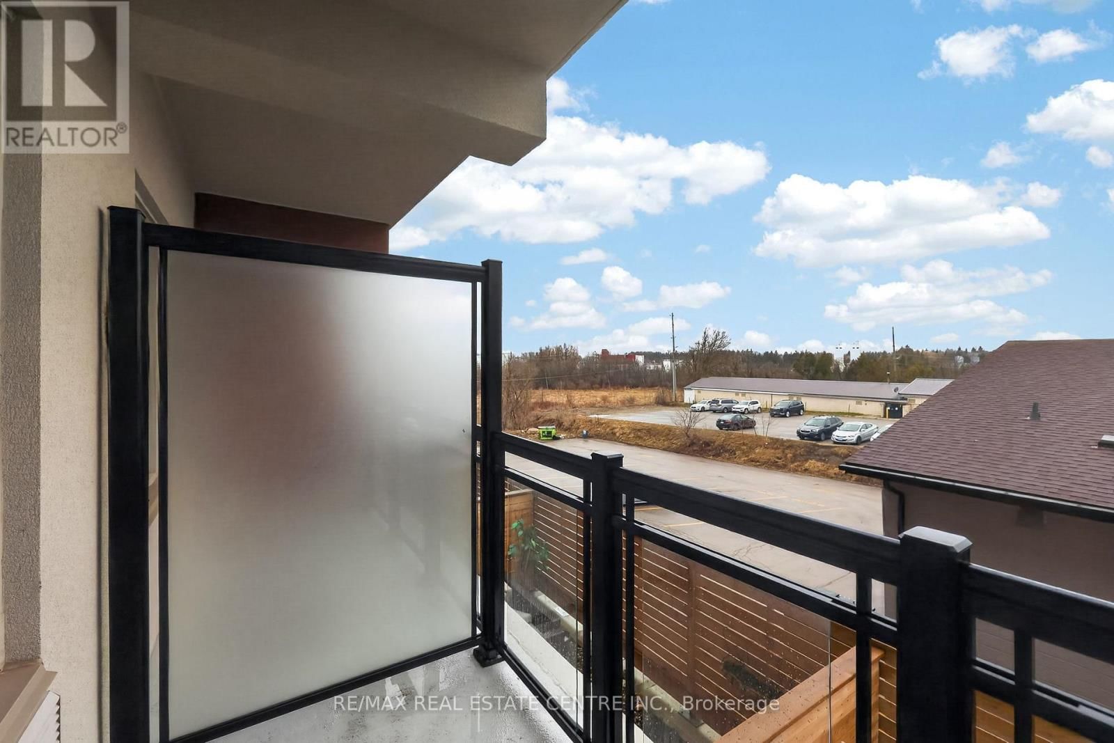 211 - 310 BROADWAY AVENUE Image 23