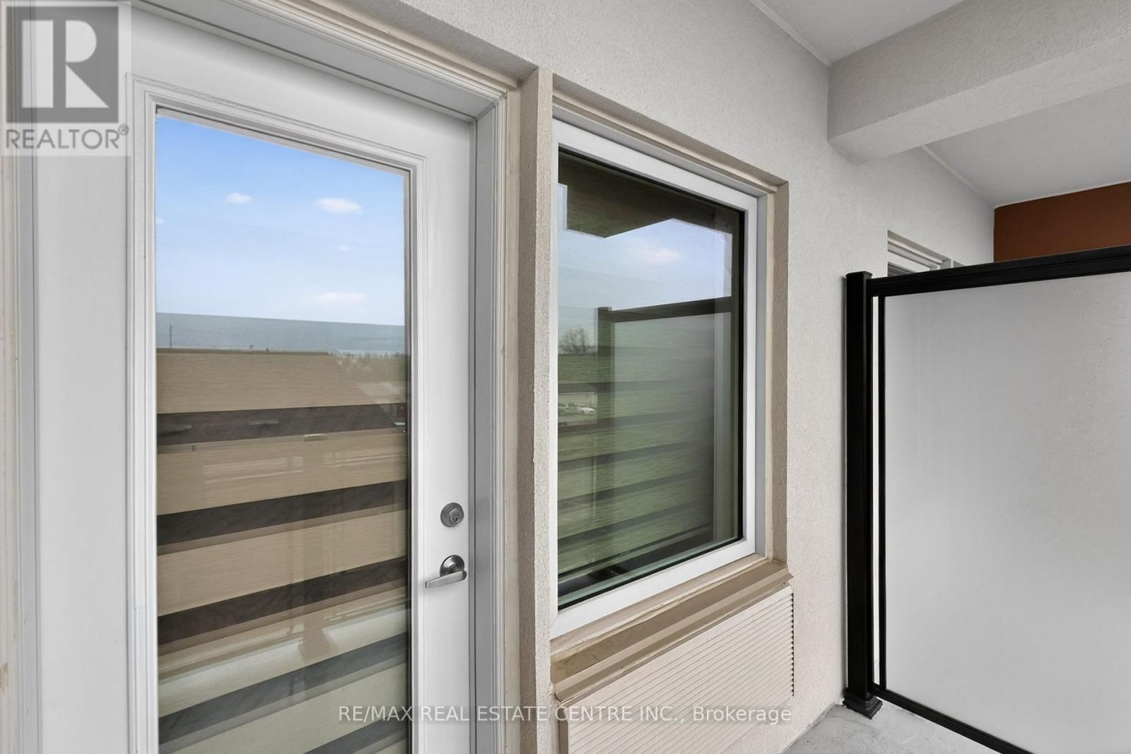 211 - 310 BROADWAY AVENUE Image 24