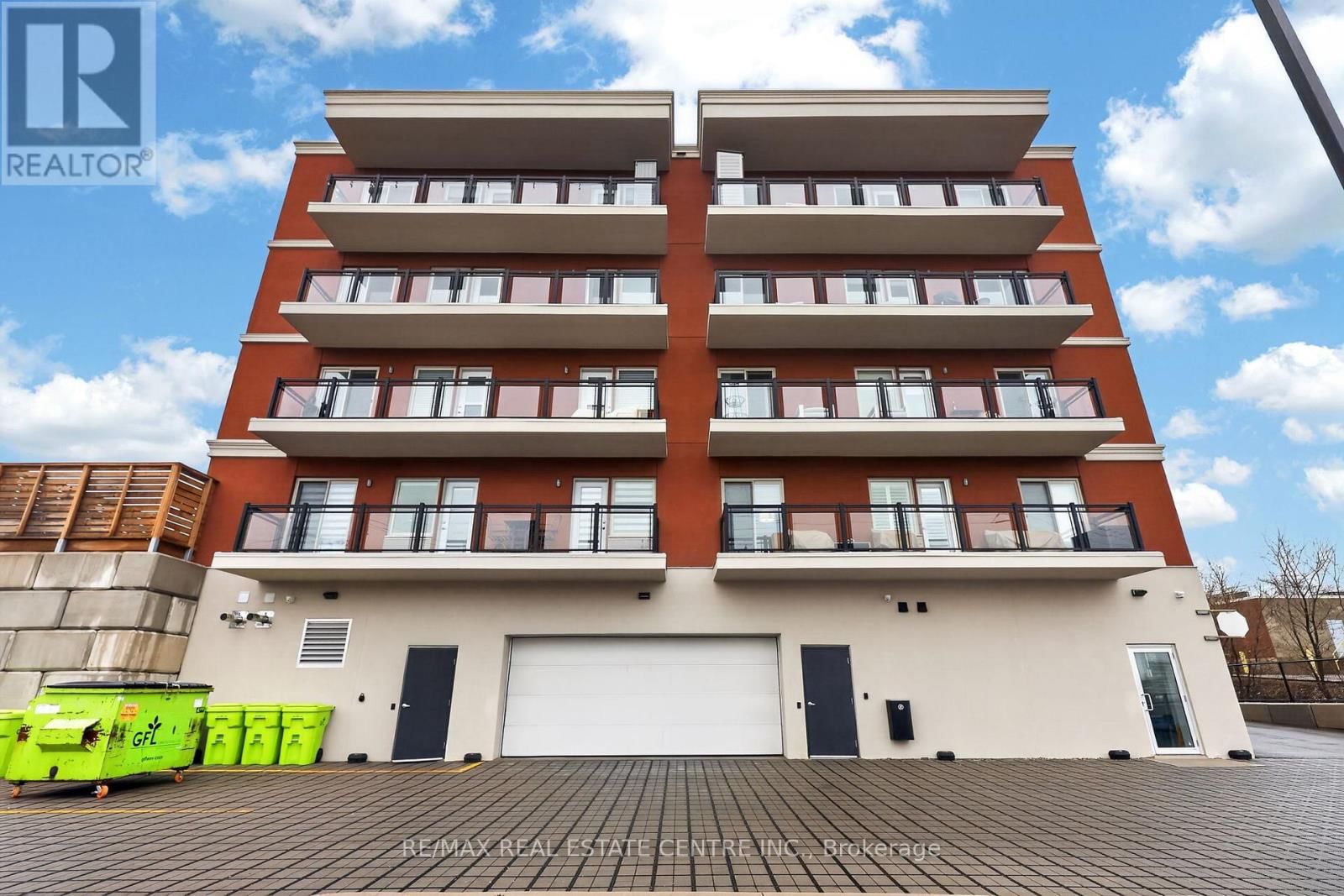 211 - 310 BROADWAY AVENUE Image 31