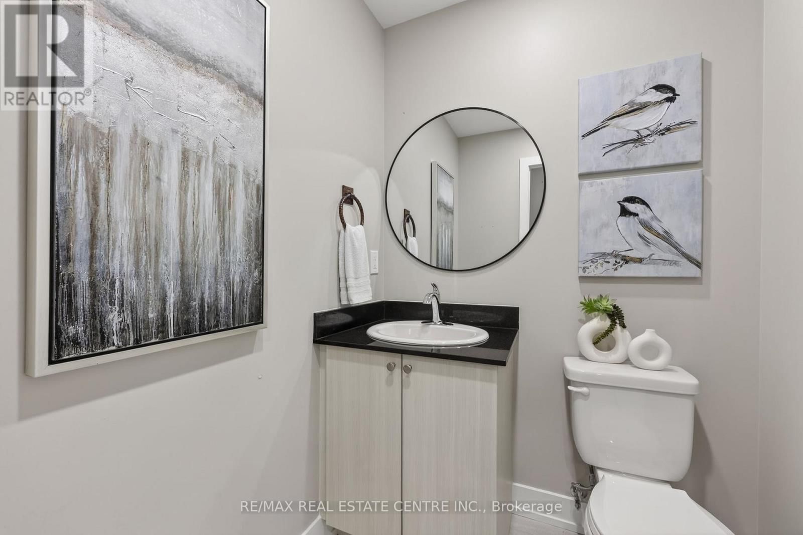 211 - 310 BROADWAY AVENUE Image 5