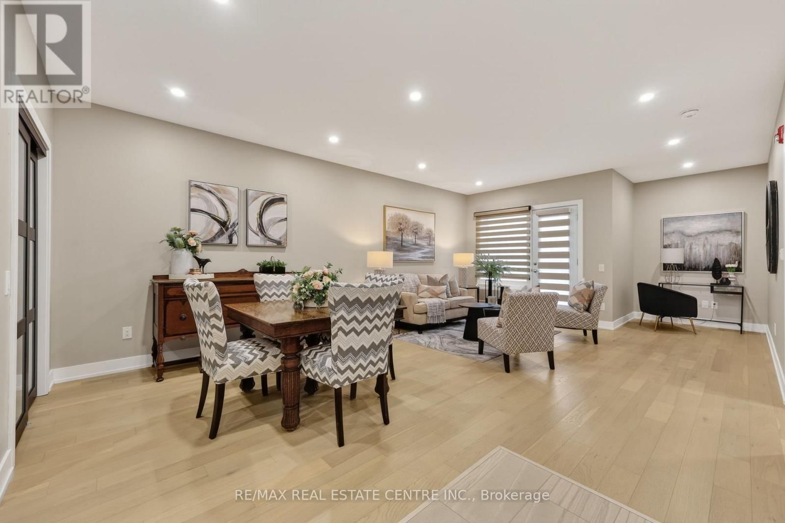 211 - 310 BROADWAY AVENUE Image 6