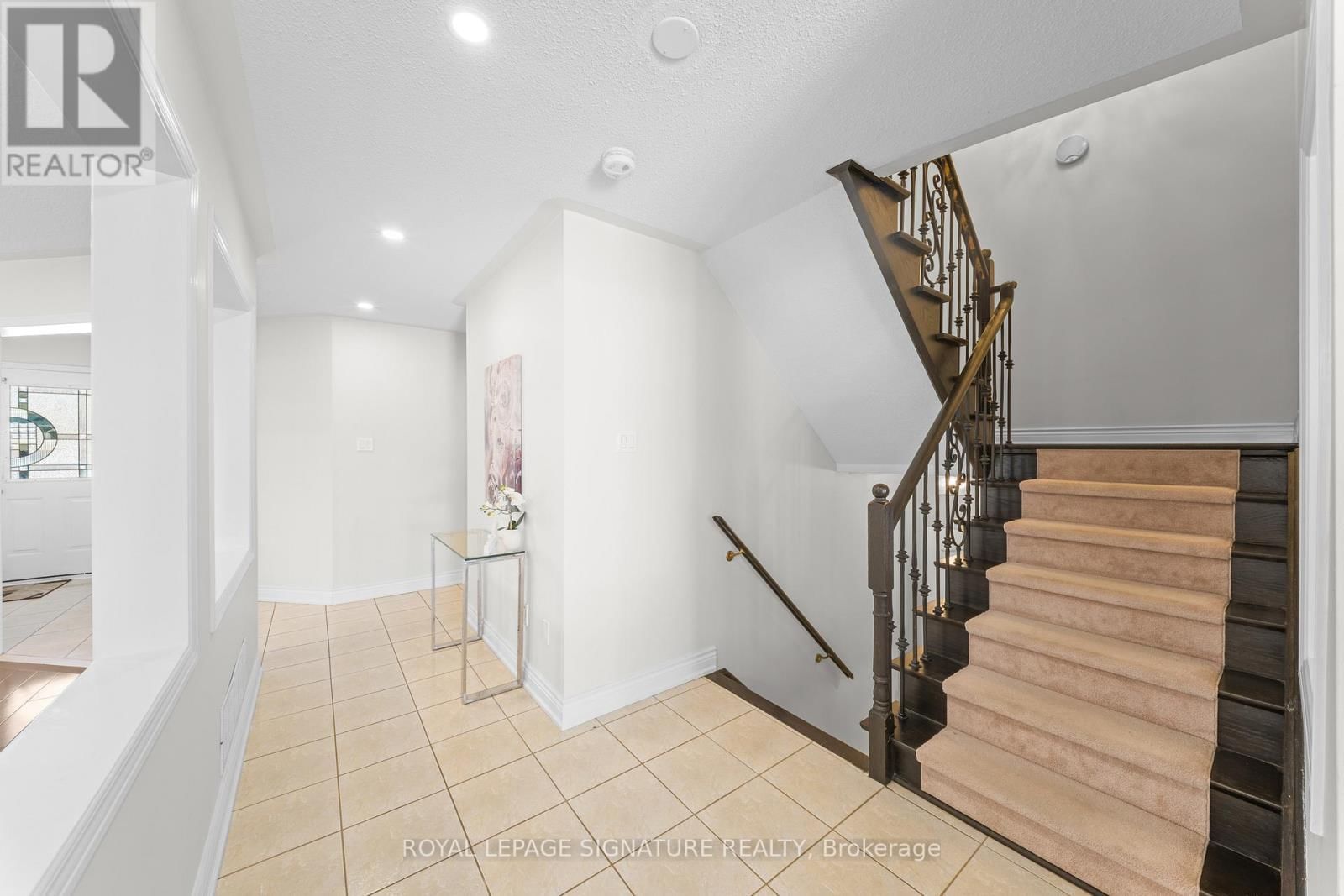 Main/Upper - 16 NEWARK WAY Image 8