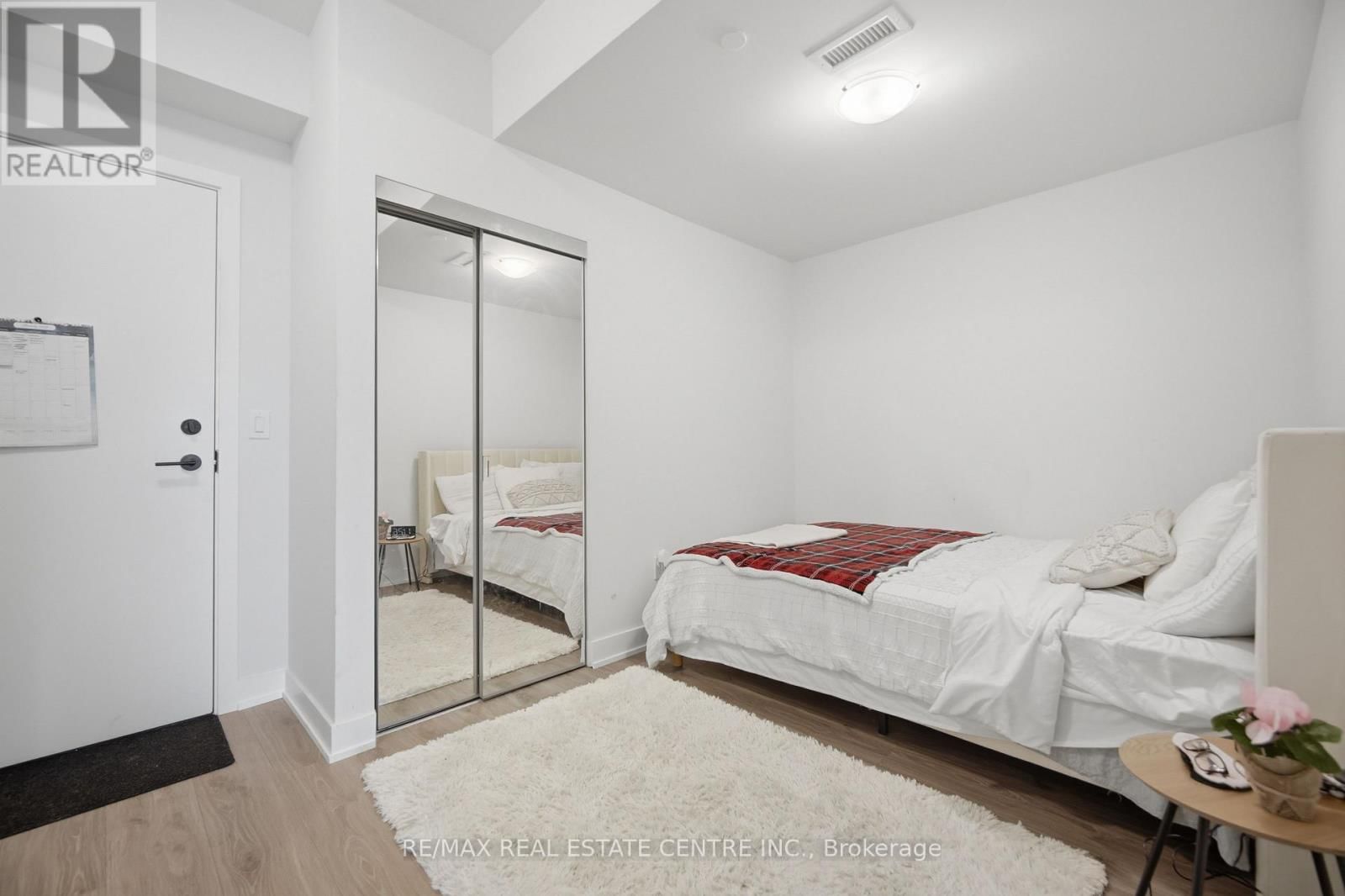 4905 - 430 SQUARE ONE DRIVE Image 17