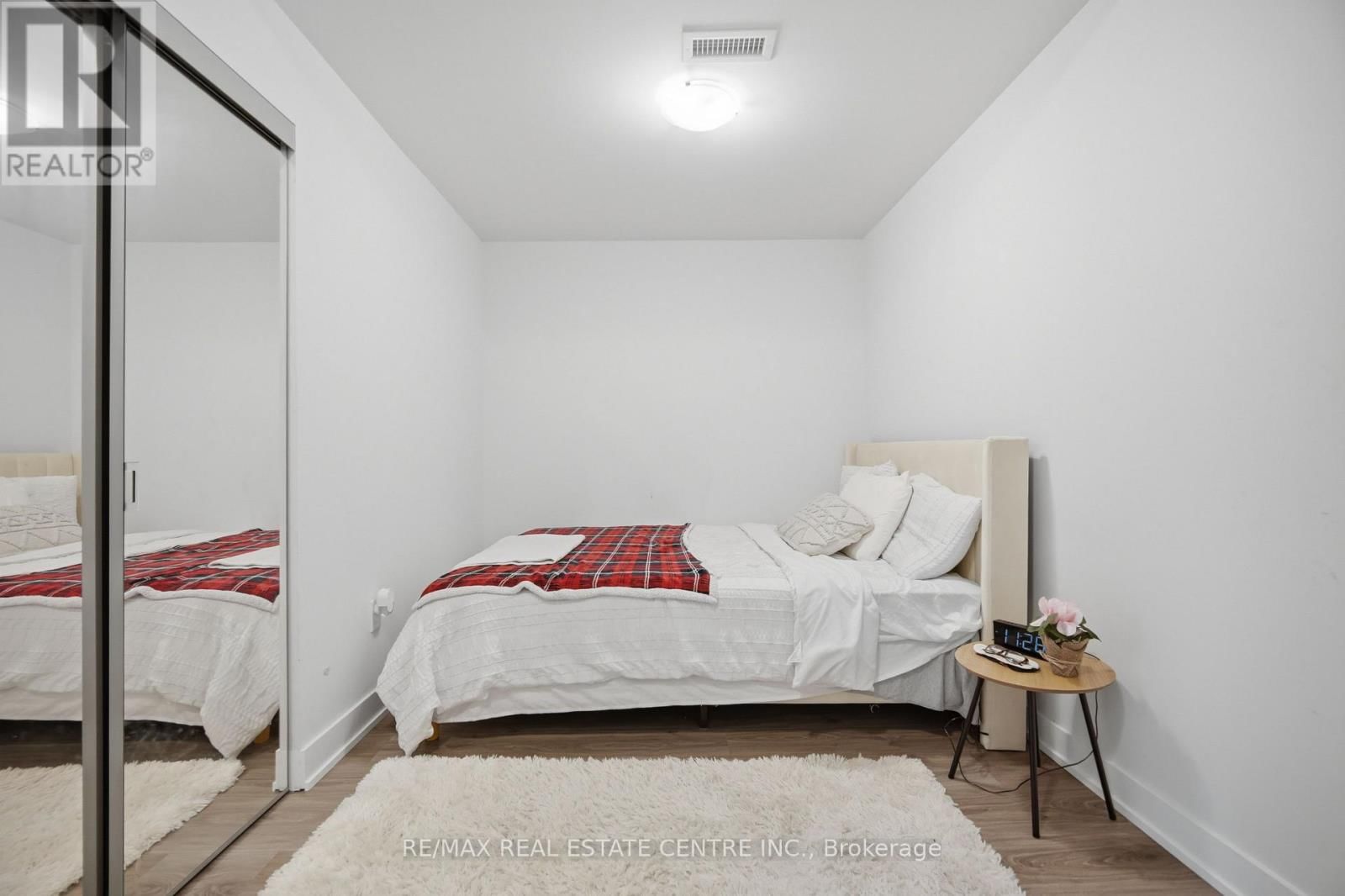 4905 - 430 SQUARE ONE DRIVE Image 18