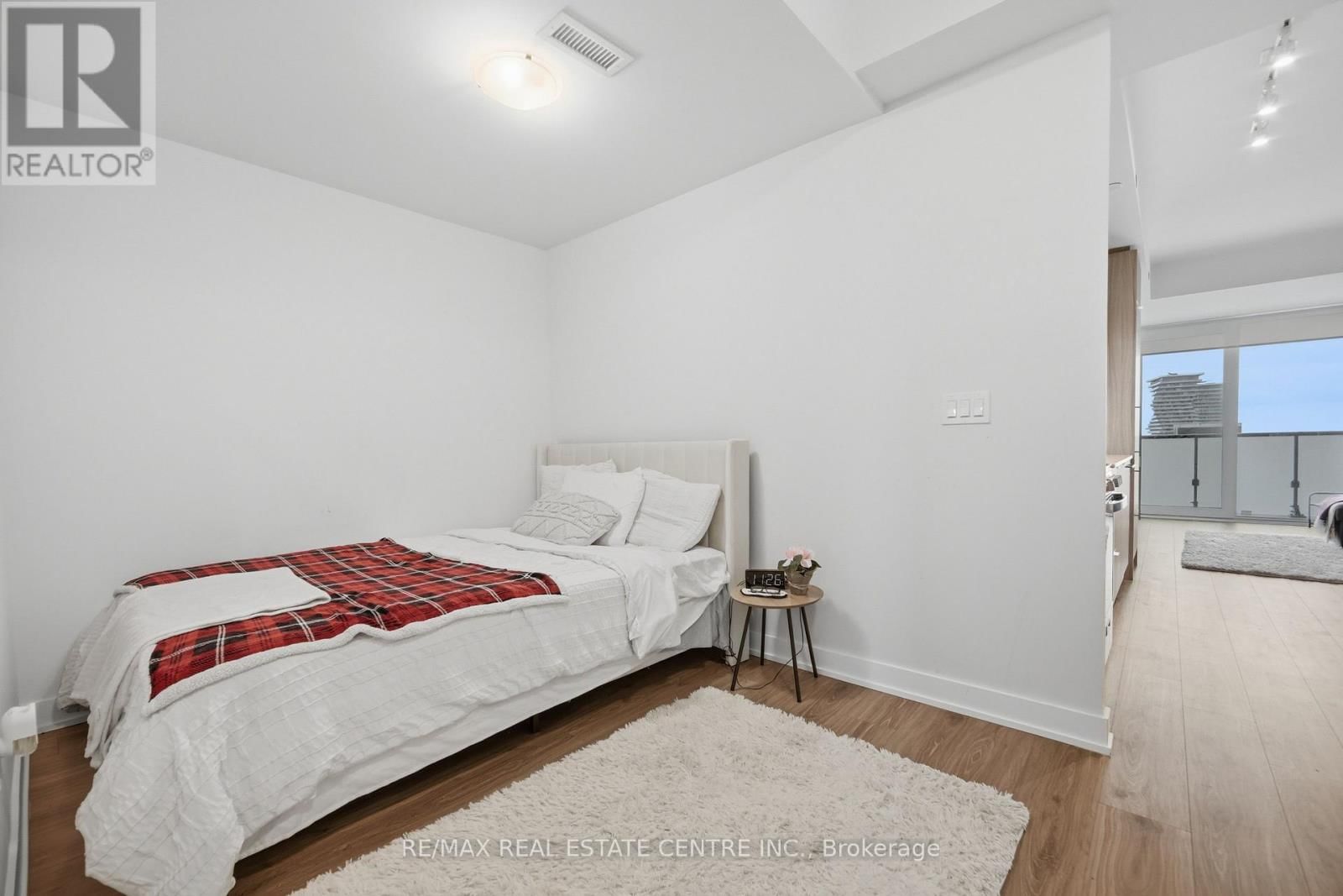 4905 - 430 SQUARE ONE DRIVE Image 19