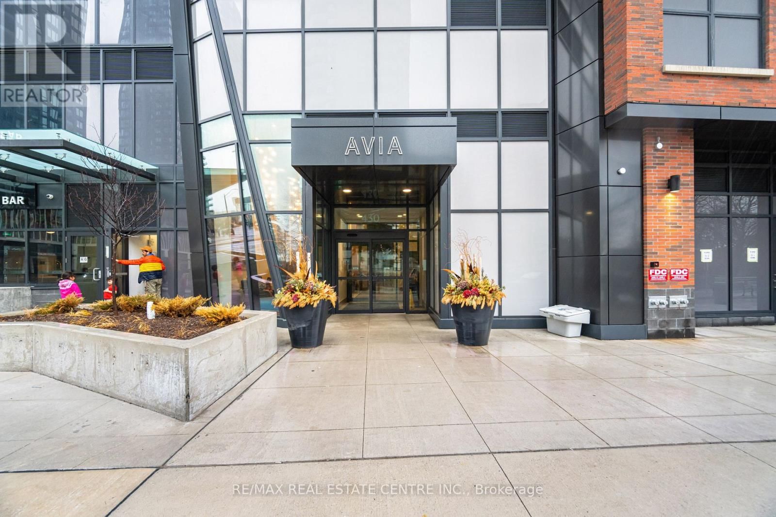 4905 - 430 SQUARE ONE DRIVE Image 2