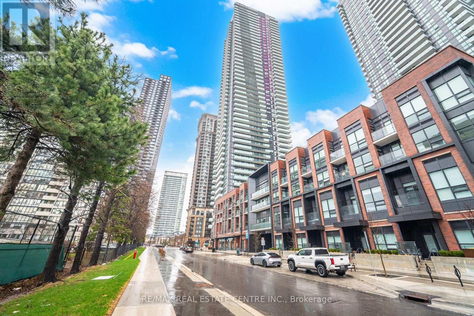 4905 - 430 SQUARE ONE DRIVE Image 31