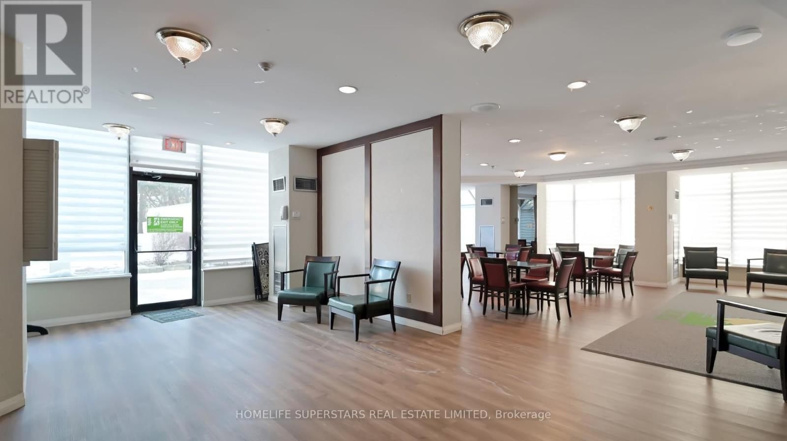 #301 - 26 HANOVER ROAD Image 1