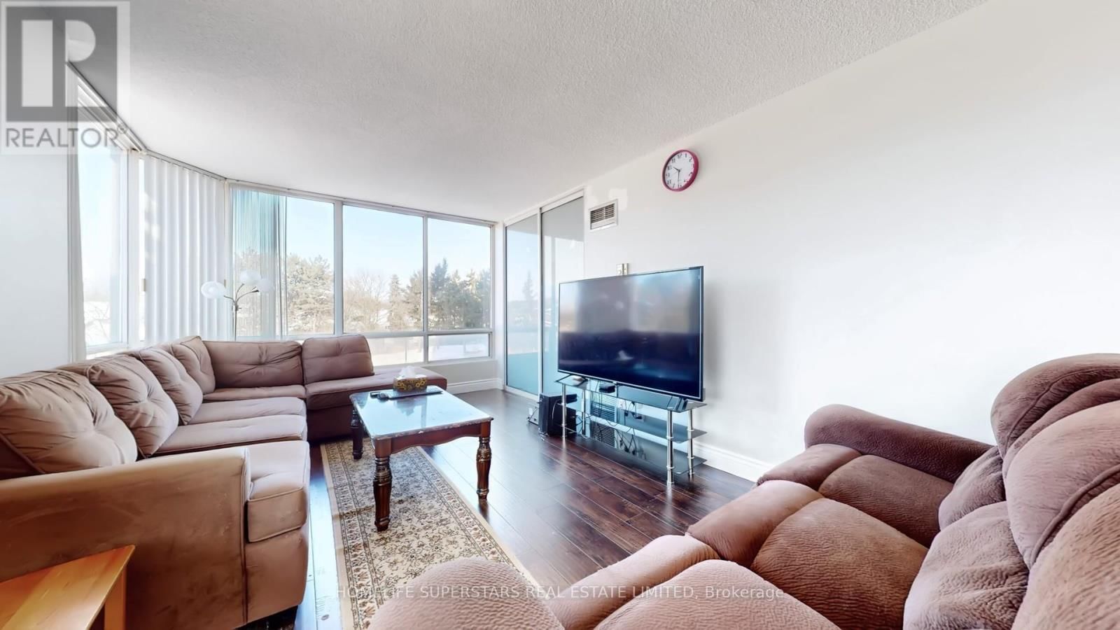 #301 - 26 HANOVER ROAD Image 12