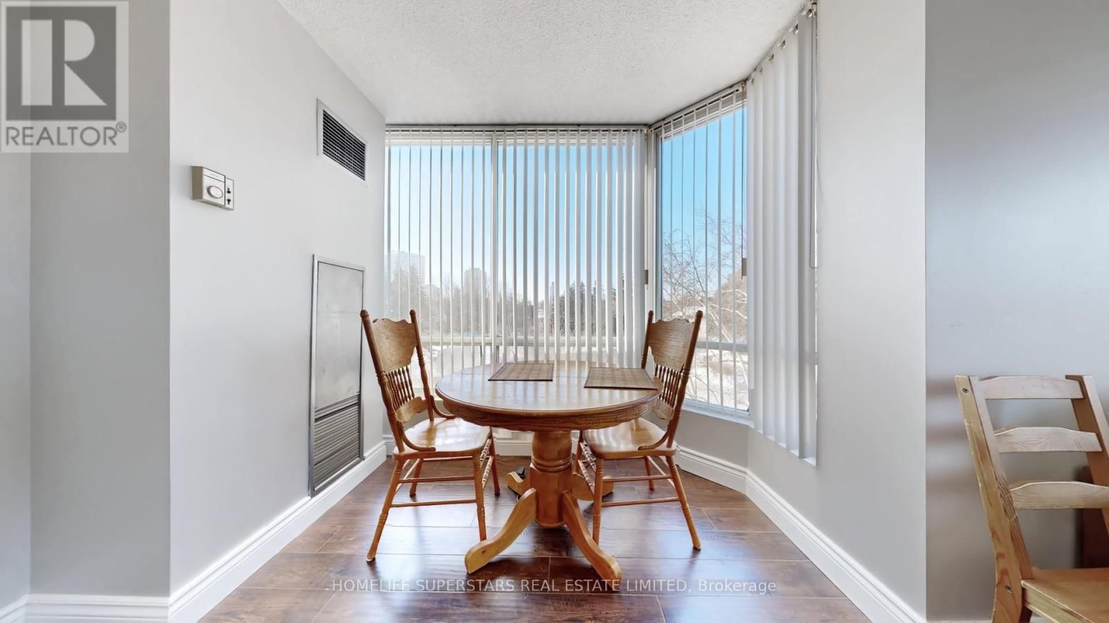 #301 - 26 HANOVER ROAD Image 17