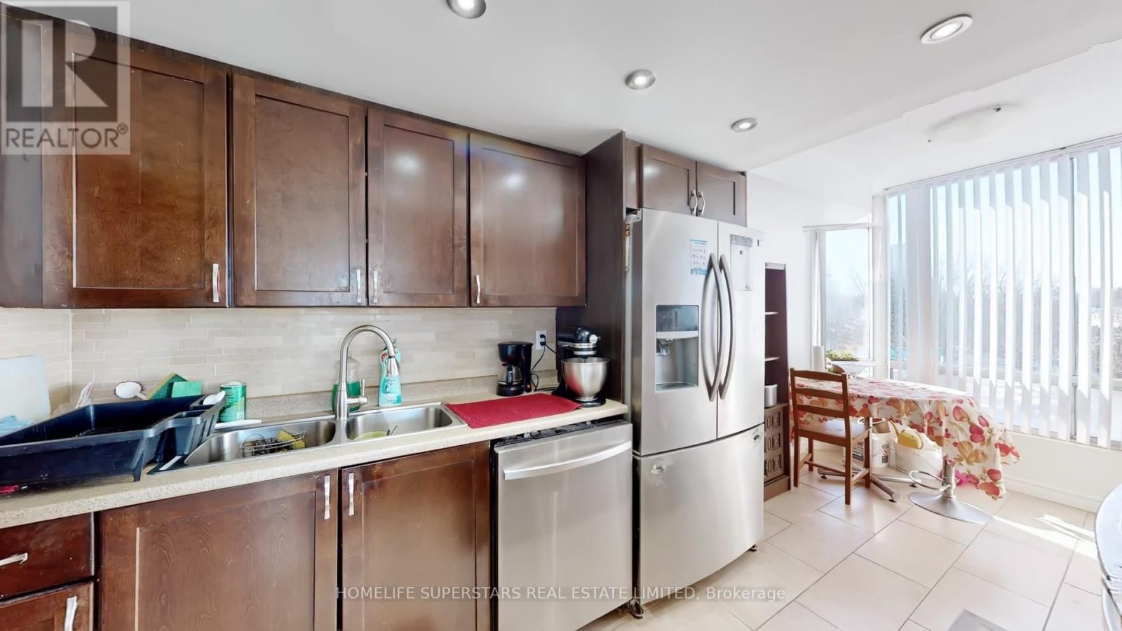 #301 - 26 HANOVER ROAD Image 18