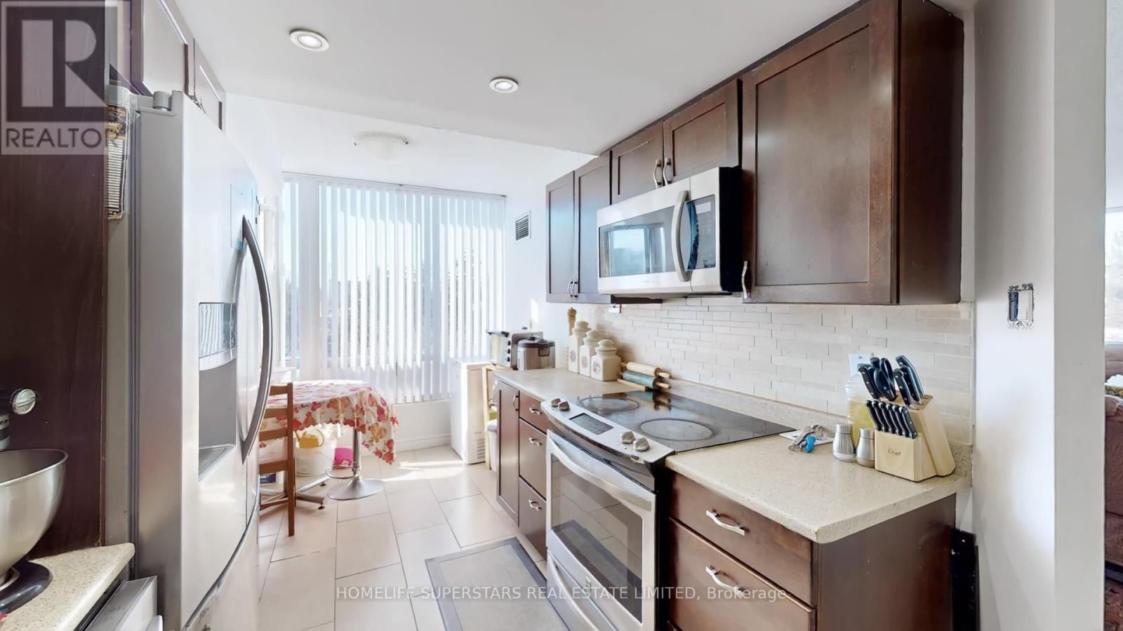 #301 - 26 HANOVER ROAD Image 19