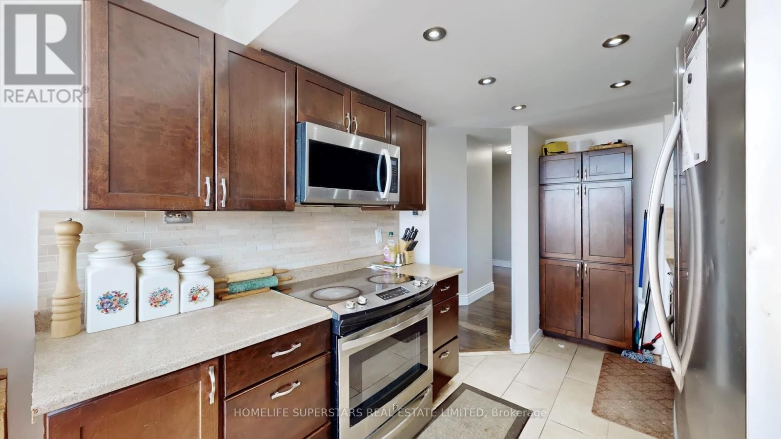 #301 - 26 HANOVER ROAD Image 20