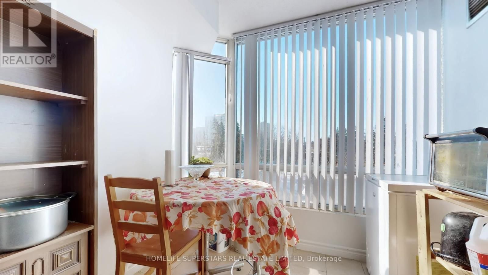 #301 - 26 HANOVER ROAD Image 21