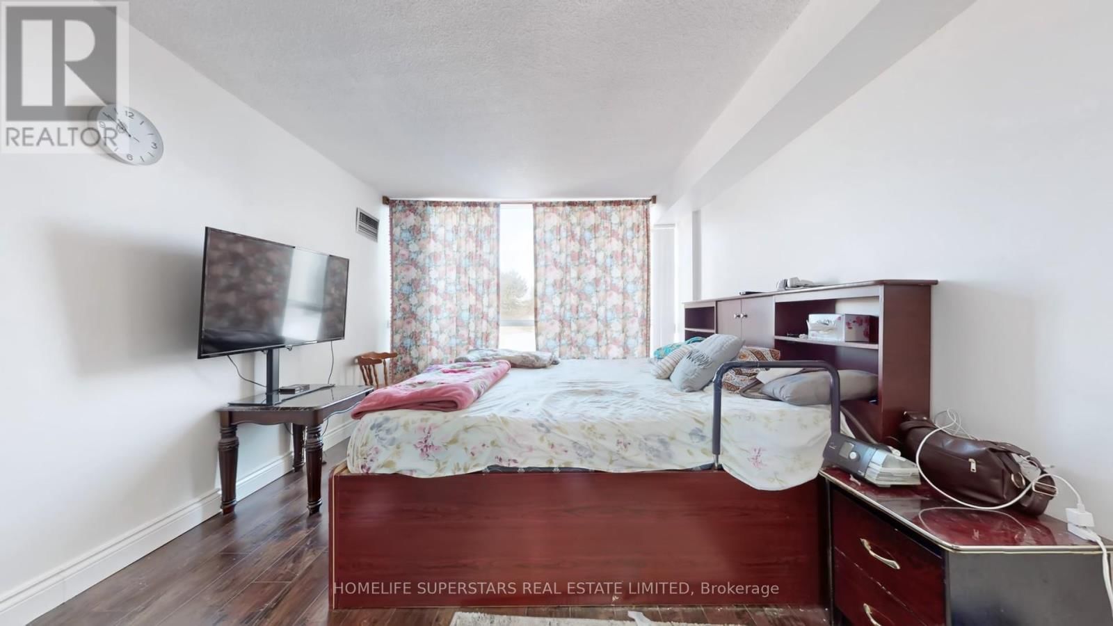 #301 - 26 HANOVER ROAD Image 23