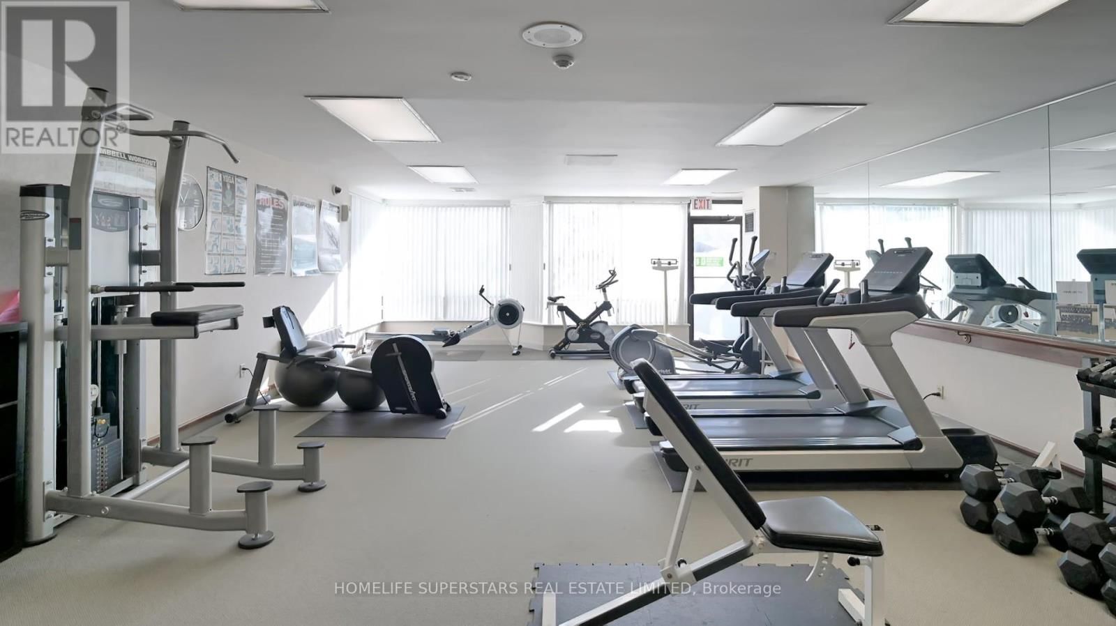 #301 - 26 HANOVER ROAD Image 3