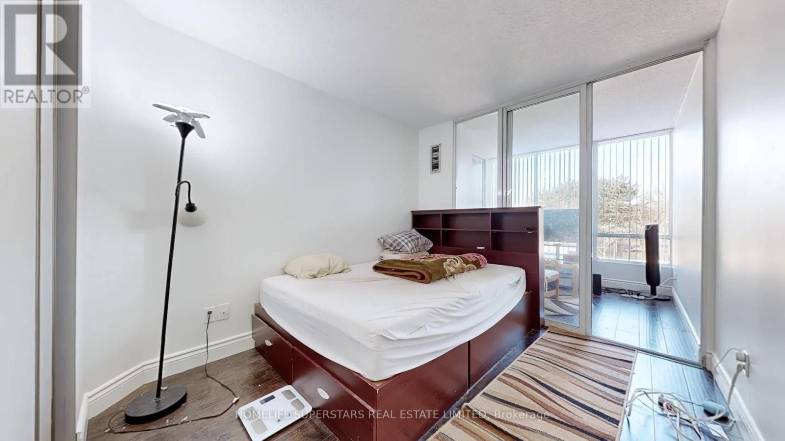 #301 - 26 HANOVER ROAD Image 31