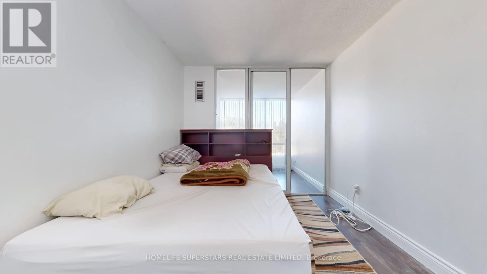 #301 - 26 HANOVER ROAD Image 32