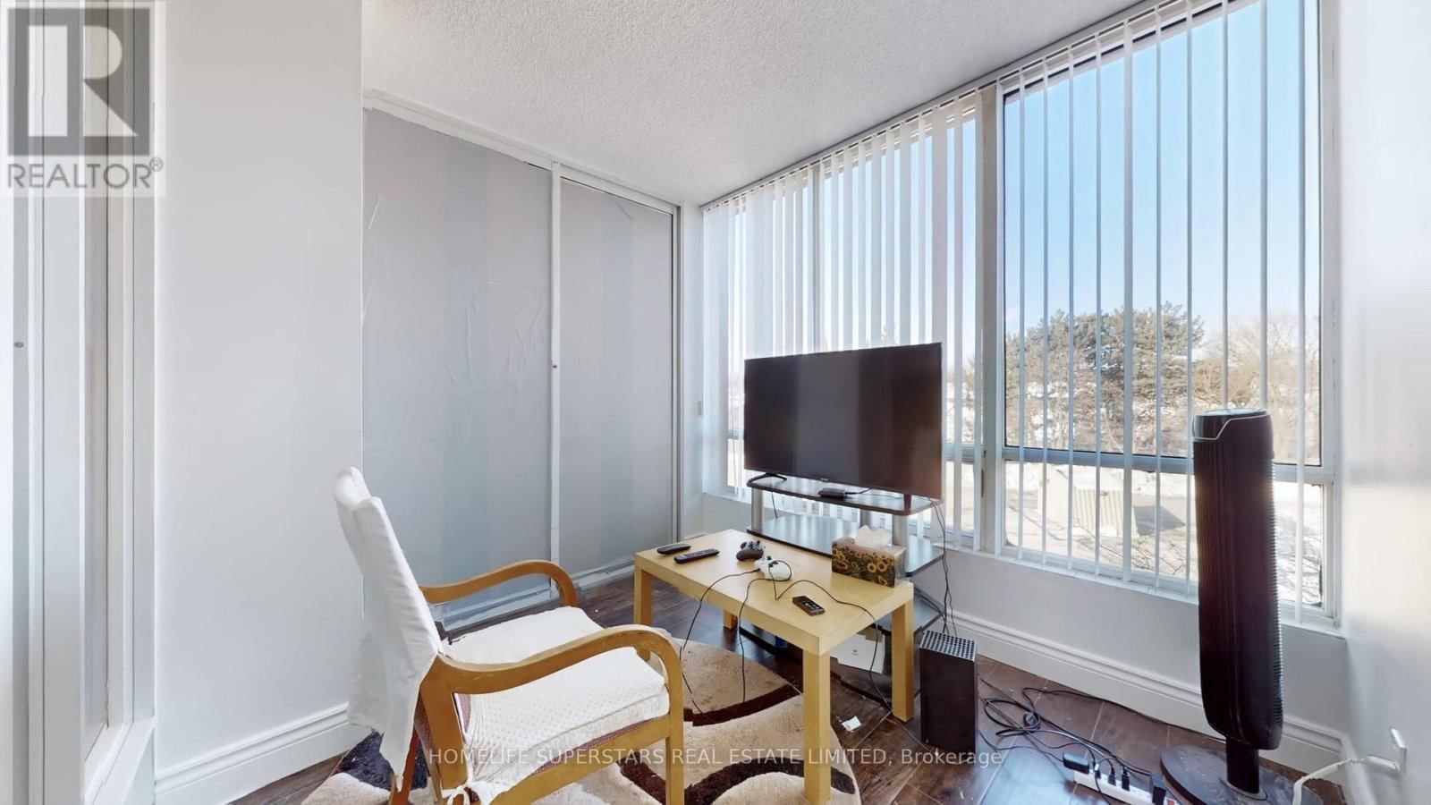 #301 - 26 HANOVER ROAD Image 34