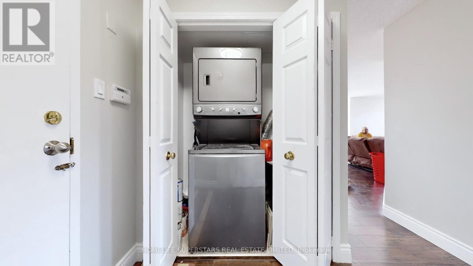 #301 - 26 HANOVER ROAD Image 38