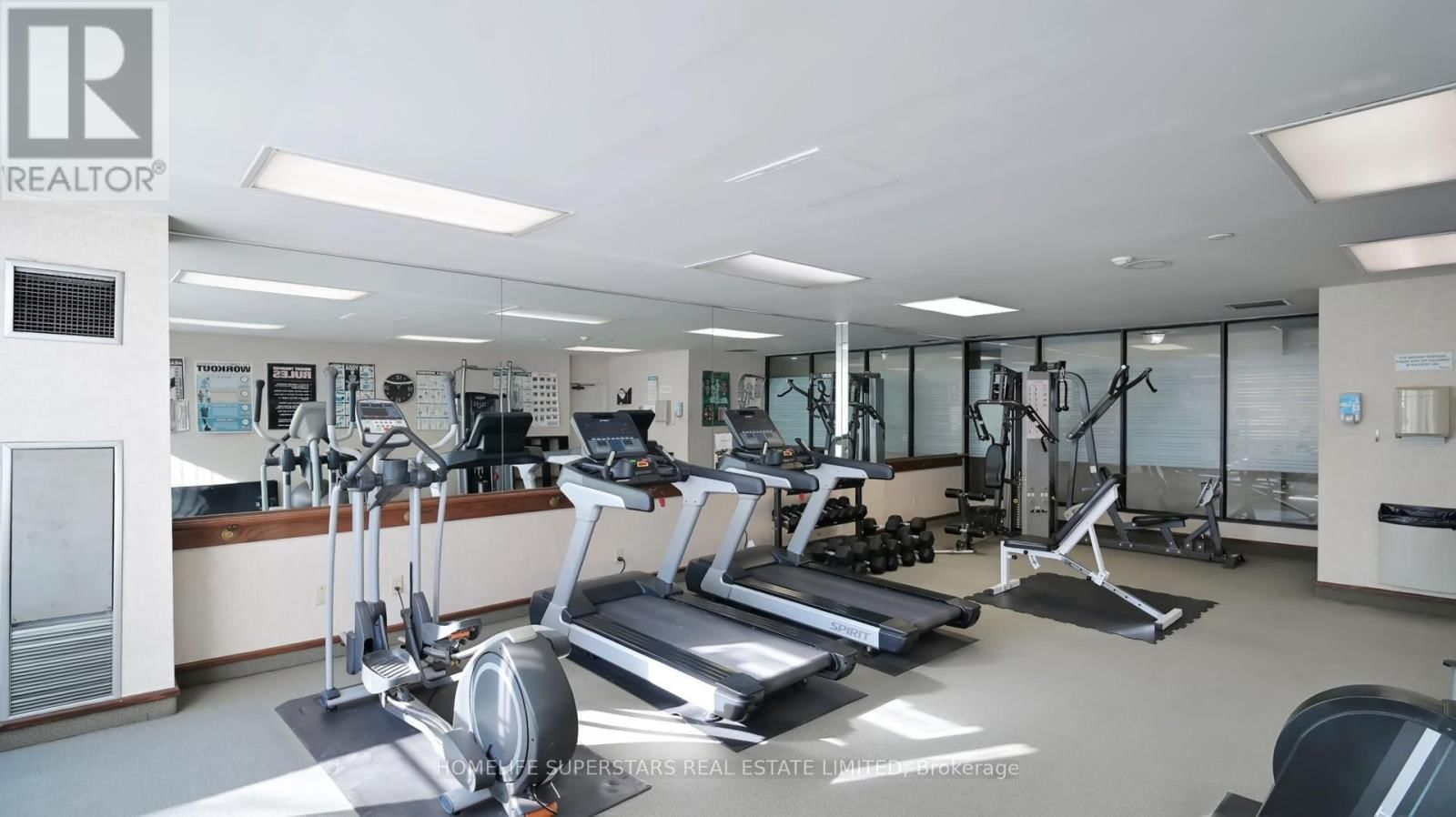 #301 - 26 HANOVER ROAD Image 4