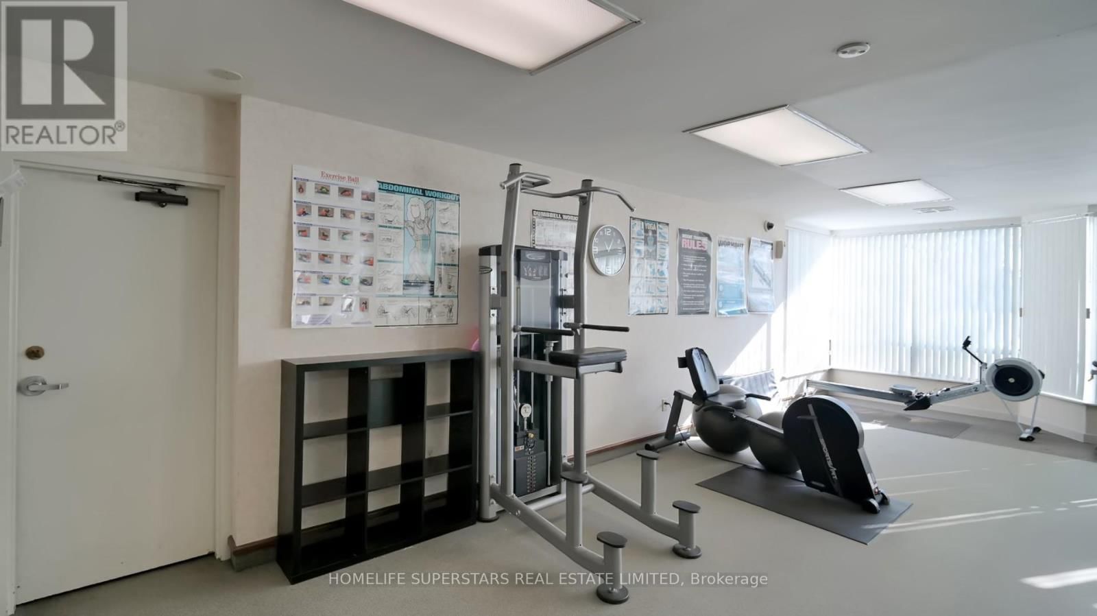 #301 - 26 HANOVER ROAD Image 5