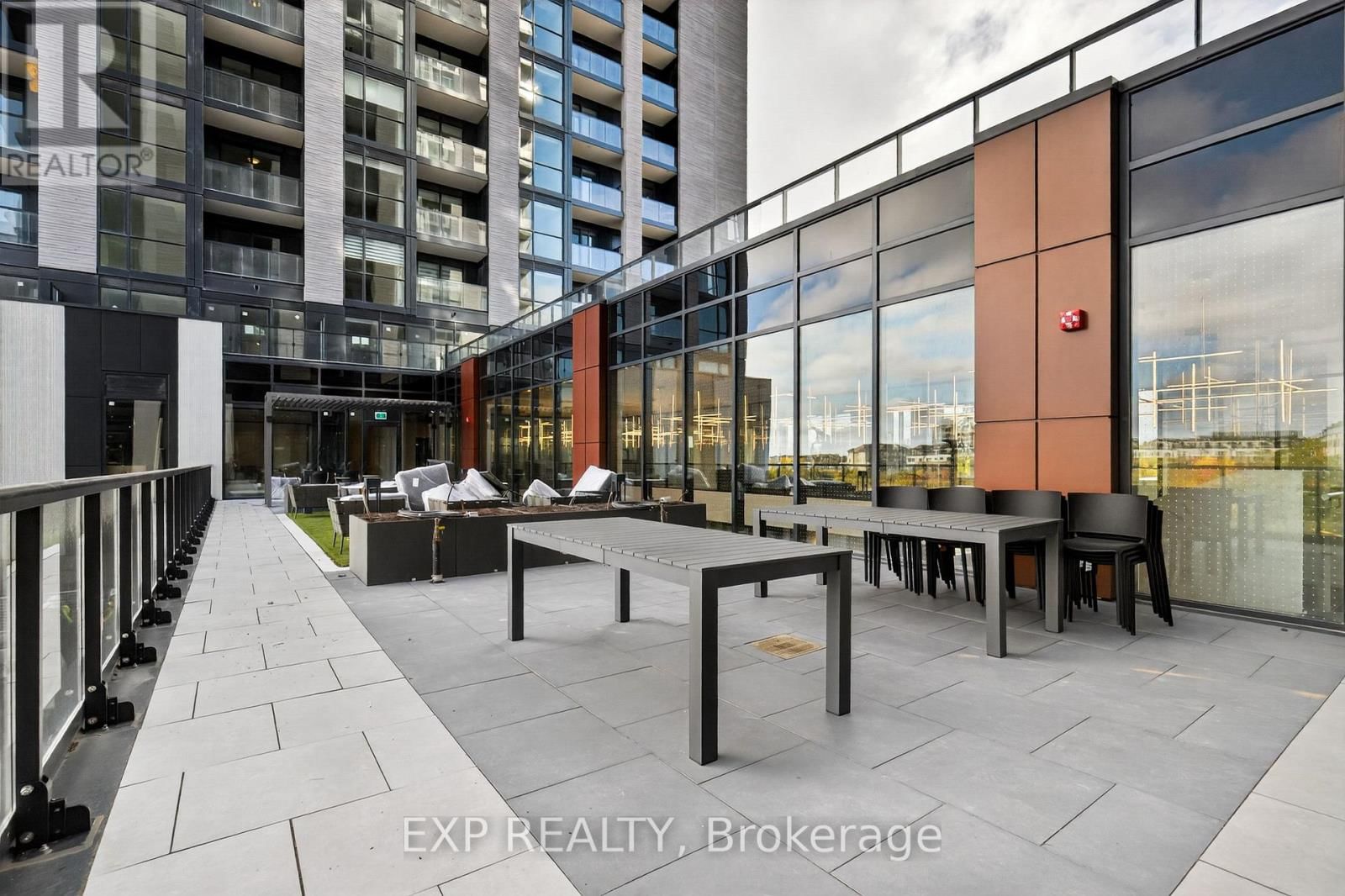 B108 - 3071 TRAFALGAR ROAD Image 49