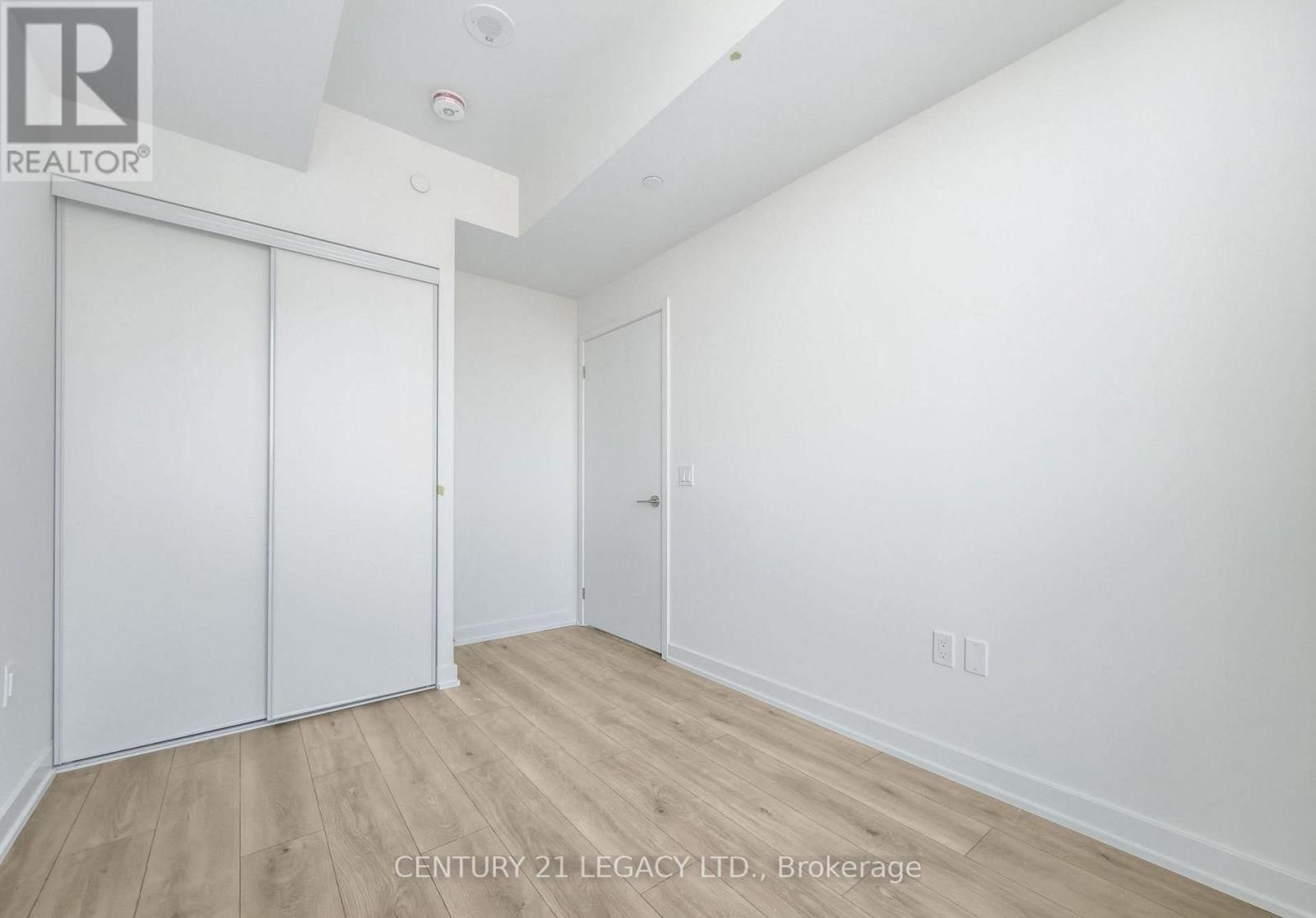 2105 - 1 FAIRVIEW ROAD EAST Image 7