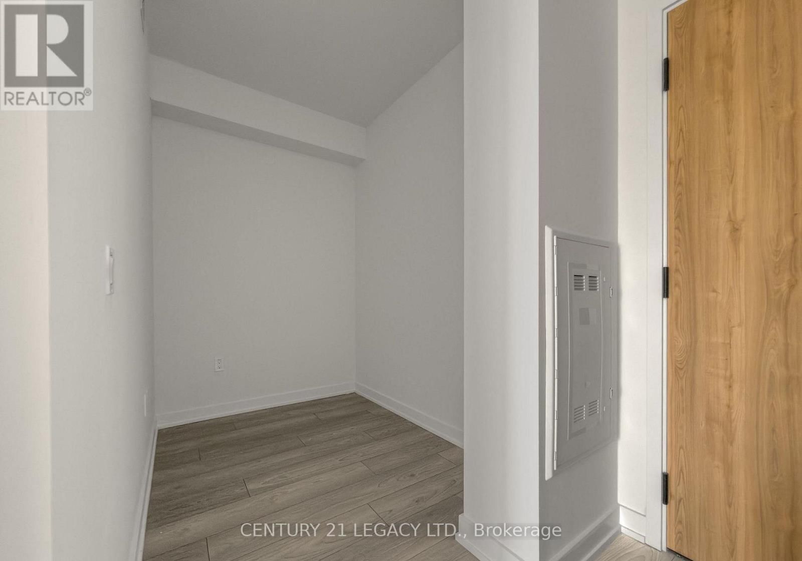 2105 - 1 FAIRVIEW ROAD EAST Image 8