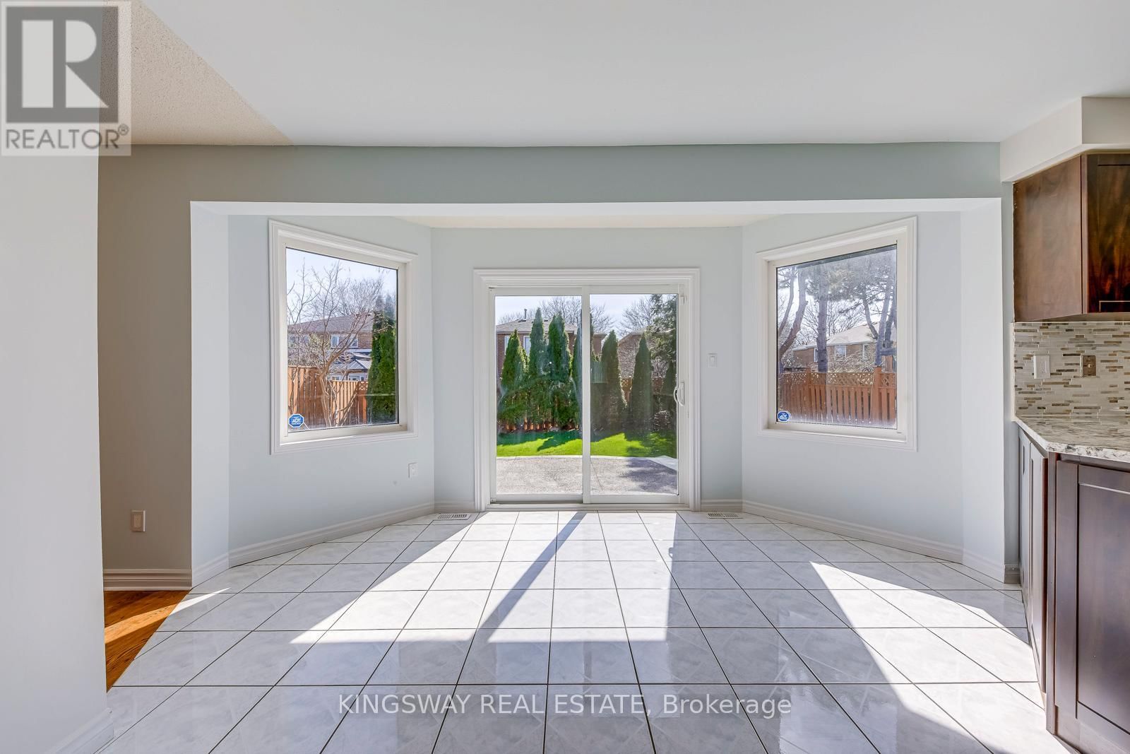 4020 MELFORT CRESCENT Image 12