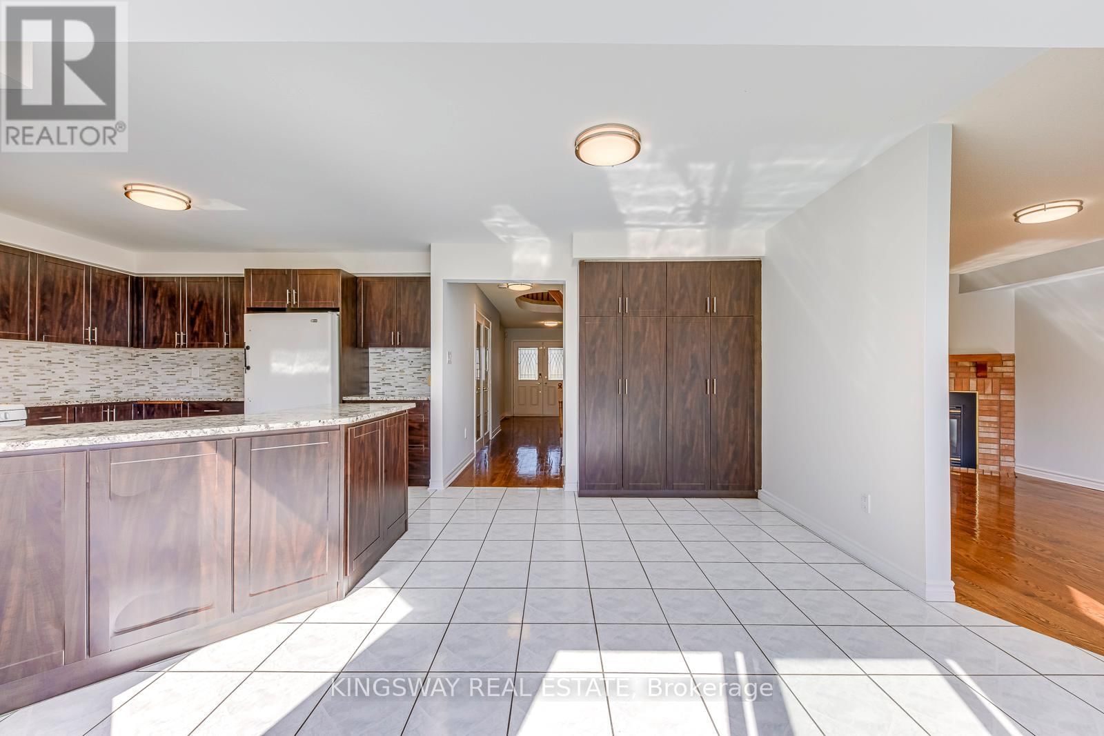 4020 MELFORT CRESCENT Image 13