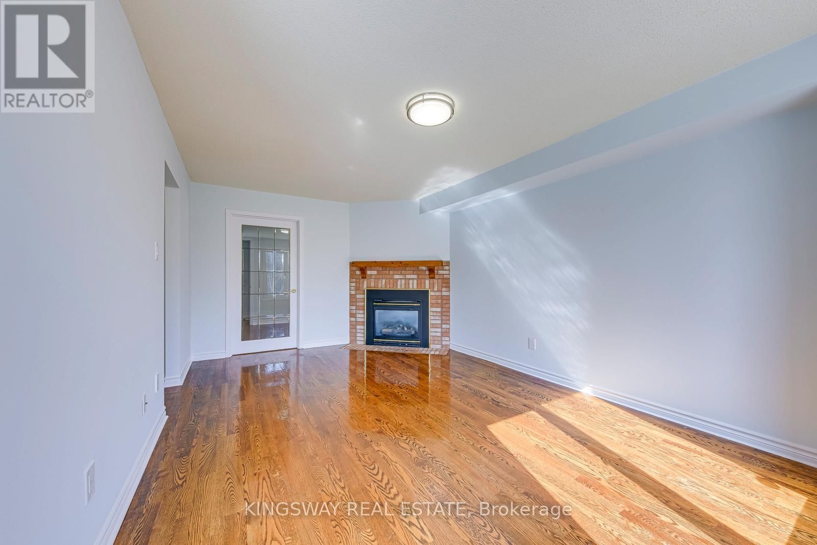 4020 MELFORT CRESCENT Image 19