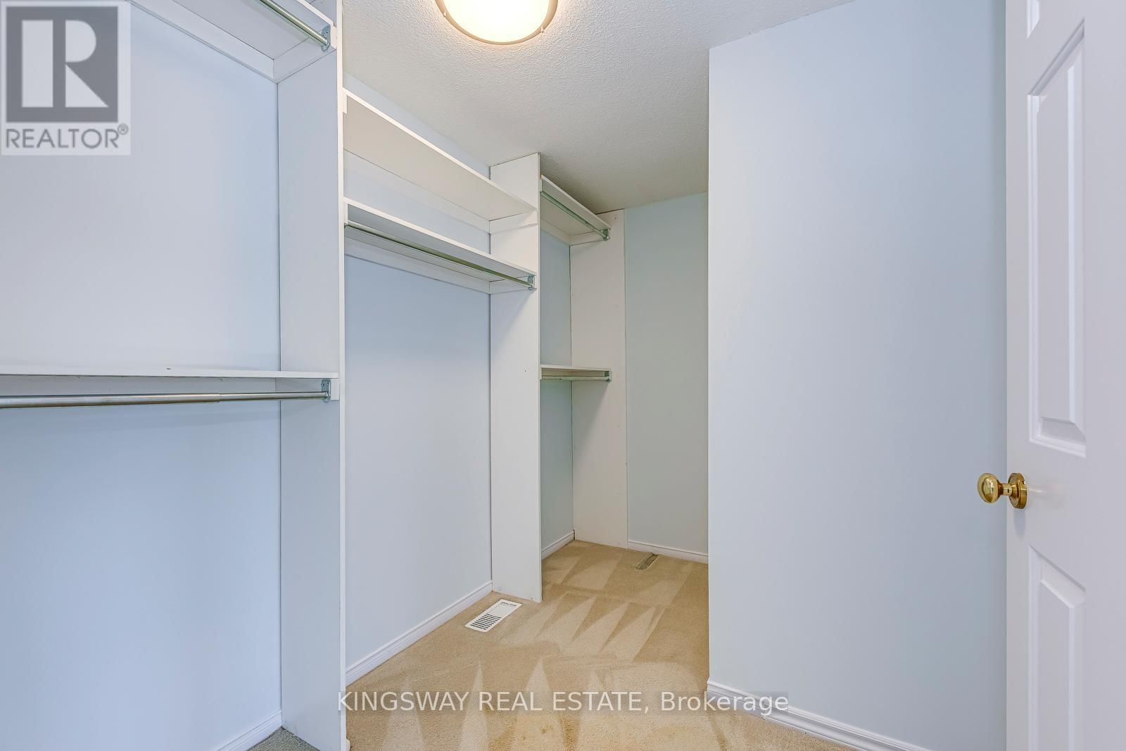 4020 MELFORT CRESCENT Image 32