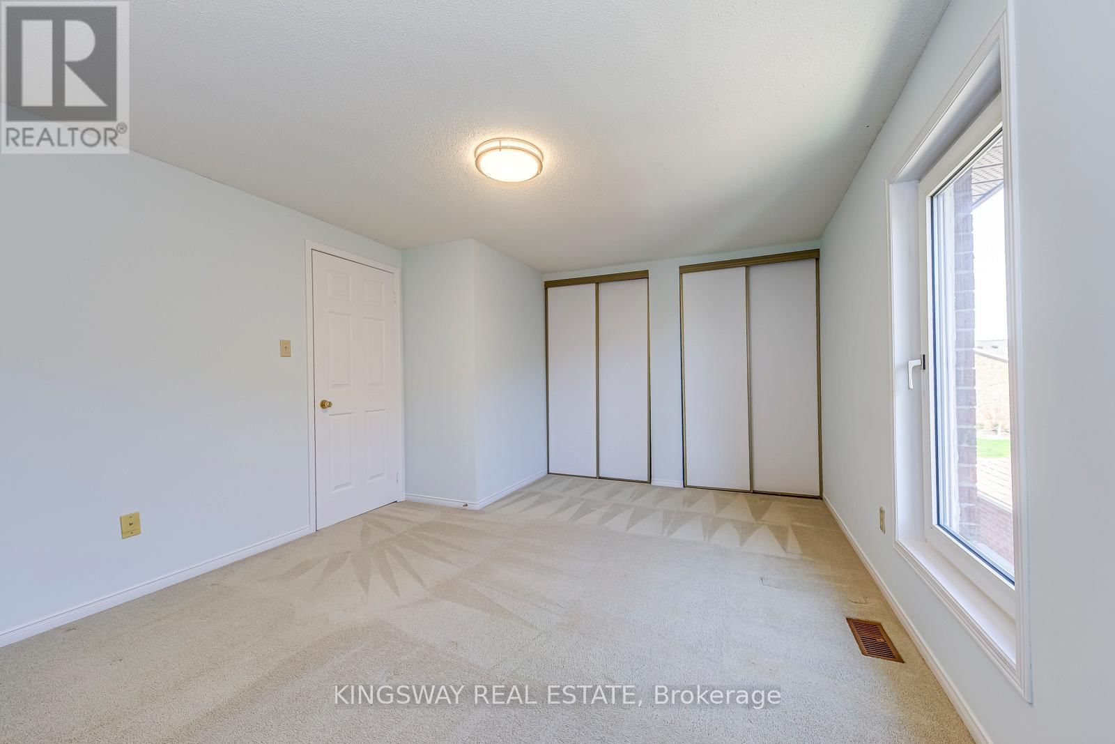 4020 MELFORT CRESCENT Image 38