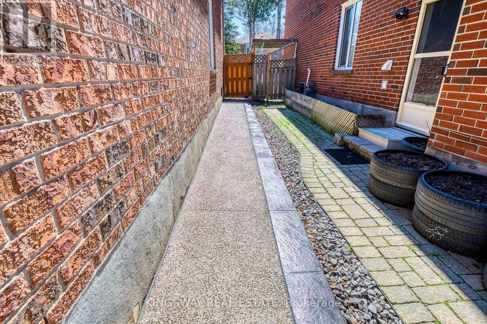 4020 MELFORT CRESCENT Image 42