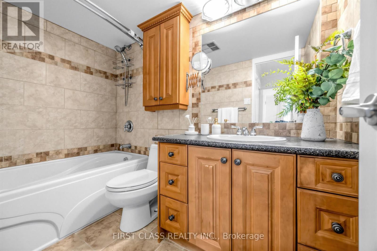 1007 - 362 THE EAST MALL ROAD Image 16