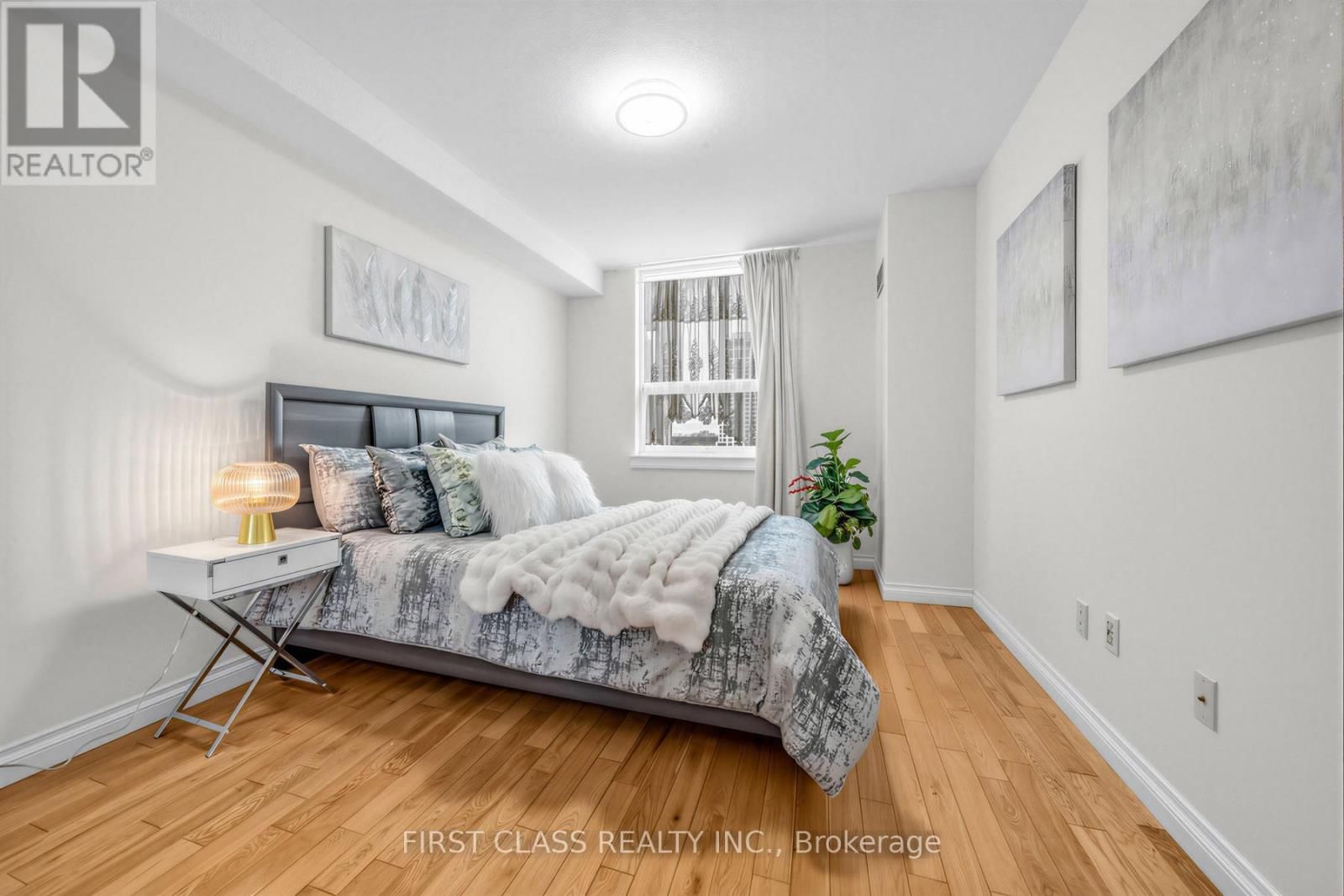 1007 - 362 THE EAST MALL ROAD Image 18