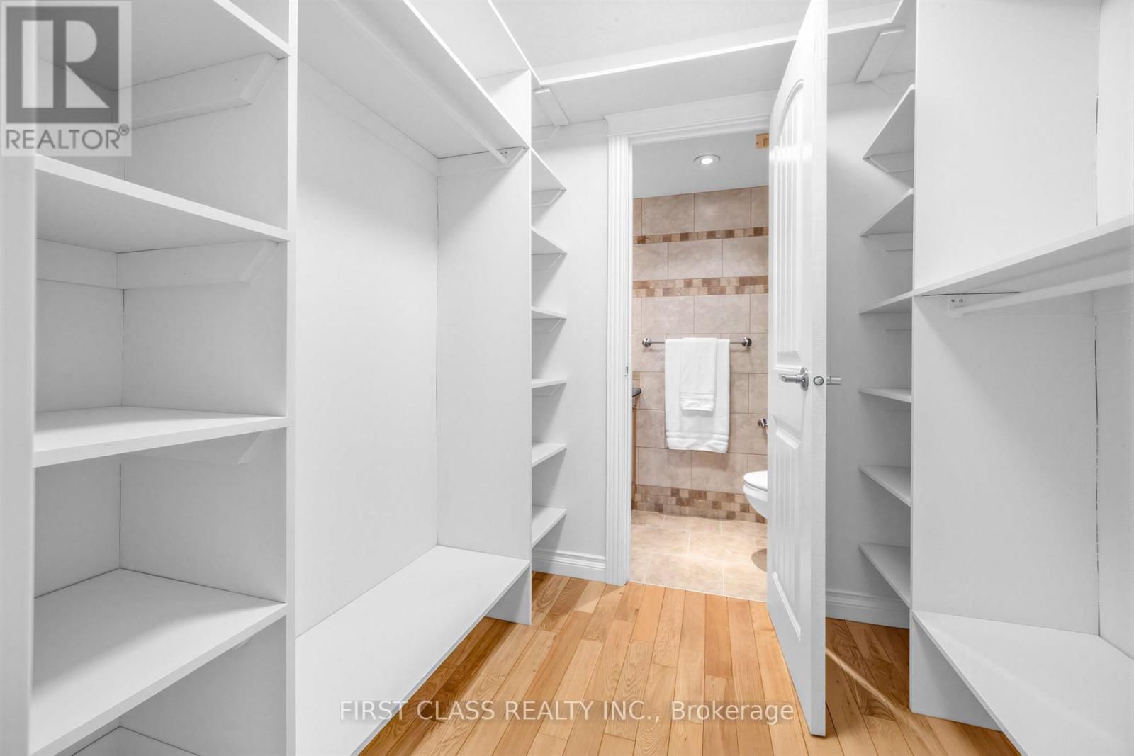 1007 - 362 THE EAST MALL ROAD Image 21