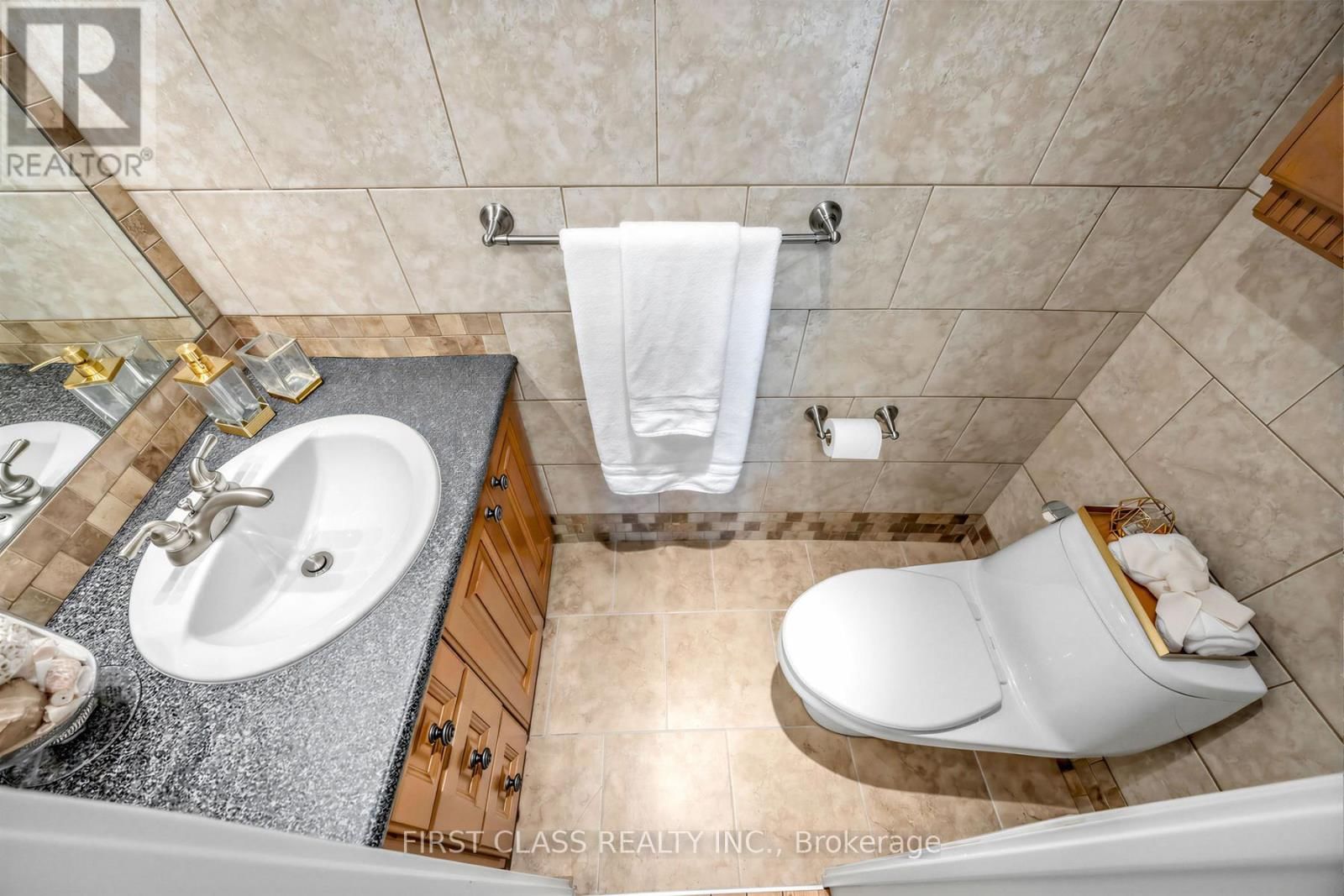 1007 - 362 THE EAST MALL ROAD Image 22