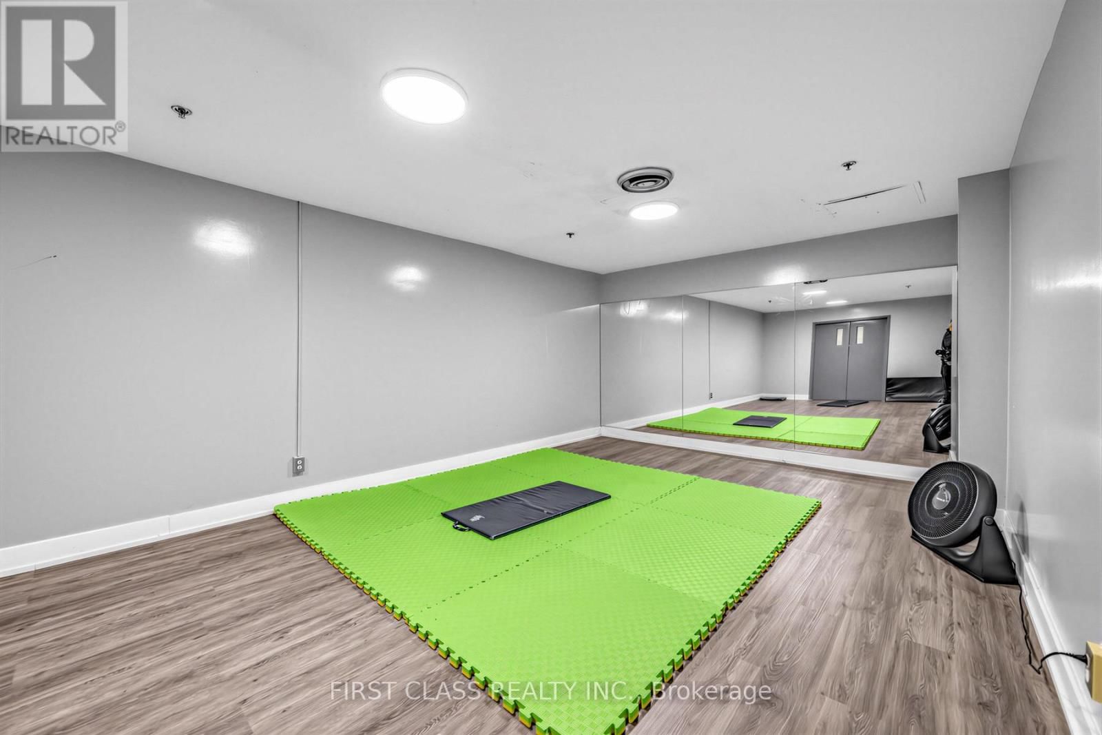 1007 - 362 THE EAST MALL ROAD Image 26