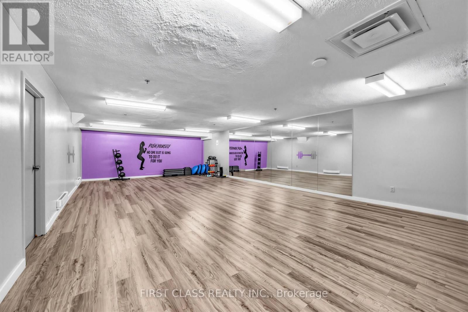 1007 - 362 THE EAST MALL ROAD Image 29