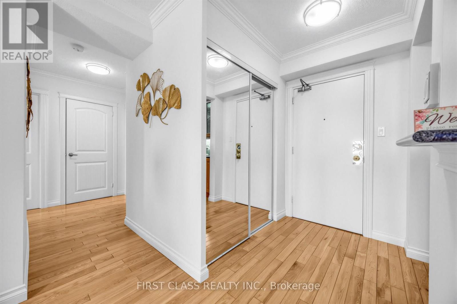 1007 - 362 THE EAST MALL ROAD Image 3